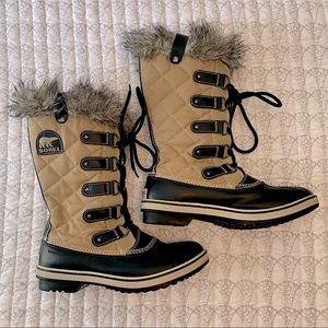 Sorel || Tofino Black Waterproof Snow Boots